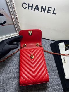 Description CC Chevron Trendy Cc Phone Red Bag For Women 18cm/7in Rep 1:1 Size: 18 x 11 x 4 cm / 7 x 4.5 x 1.5 in Golden Metal CC logo Red Includes dust bag. This product is of the best quality. Baby Tote Bag, Chanel Chevron, Louis Vuitton Shirt, Chanel Shirt, Red Bag, Chanel Logo, Luxury Products, Evening Clutch Bag, Cc Logo