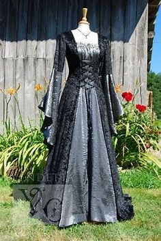 Gowns Medieval, Pagan Dress, Gown Designs, Pagan Wedding, Medieval Gown, Dainty Dress, Medieval Wedding, Fest Outfits