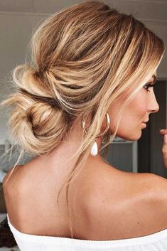 Bridesmaid Updo, Messy Bun Hairstyles, Chic Hairstyles, Penteado Cabelo Curto, Medium Length Hair Cuts, Bride Hairstyles, Messy Hairstyles, Messy Bun, Bridesmaid Hair