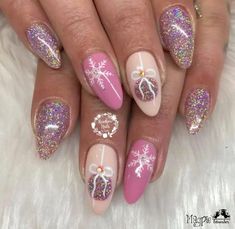 Glitter Ombre Christmas Nails, Almond Nails Xmas, Festive Gel Nails, Almond Acrylic Nails Christmas, Christmas Purple Nails, Christmas Nail Ideas Almond, Pastel Winter Nails, Purple Christmas Nail Designs, Disney Winter Nails