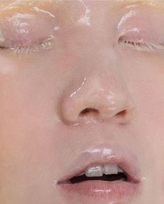 Wet Skin Makeup, Shell Makeup, Texture Makeup, Porcelain Doll Makeup, Shiny Makeup, Pale Skin Makeup, Porcelain Skin, Face Spray, Scaly Skin