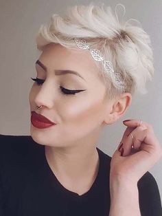 Pixie Hair Styles, Blonde Colors, Short Blonde Pixie, Pixie Haircut Styles, Modern Short Hairstyles, Hair Styles For Short Hair, Funky Short Hair, Styles For Short Hair, Edgy Pixie Cuts