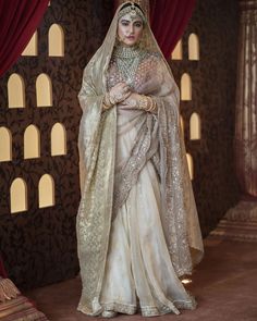 Walima Saree Pakistani, Saree For Reception Brides, Chic Prom Dresses, Wedding Lehenga Designs, Desi Wedding Dresses, Latest Bridal Dresses, Indian Dresses Traditional, Bridal Dress Fashion, Saree Trends