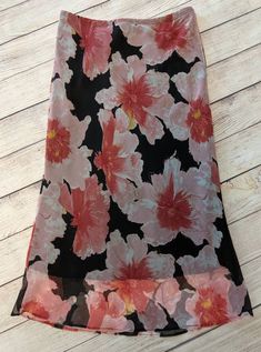 A cute vintage Sirens pink floral midi skirt for the spring! Pair it with a denim jacket and white tank for a casual look or dress it up with black heels and a blouse for the office.  Made in: USA Material: 100% Polyester  Care Instructions: Hand wash cold, no bleach.  Size:  LARGE. Fits more like a medium, please see measurements. Waist is very, very stretchy.  Measurements (from flat):  Waist - 27 inches  Length - 29 inches  Hips - 32 inches  Condition - Great vintage condition, minimal wear. Water Anime, Office Siren, Eccentric Style, Denim Tank Top, Denim Tank, Emily Rose, Y2k Summer, Cute Skirt, Floral Midi Skirt