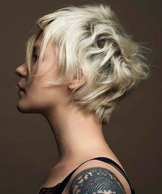 Short Shaggy Pixie Haircuts, Layered Pixie Cut, Layered Pixie, Short Shaggy Haircuts, Chic Short Haircuts, Long Pixie Hairstyles, Girls Short Haircuts, Shaggy Haircuts, Edgy Haircuts