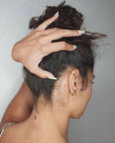 a woman's hand on top of her head while she is getting her hair done