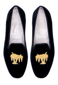 Introducing limited edition, one of kind, carefully curated fabrics. Sourced personally, both for the first time client, as well as the seasoned collector. Our Folly Private Stock Velvet Slipper features the finest Black Sea Island Cotton-Velvet Upper with a matching Grosgrain Trim. Finished off with our gold wire, hand embroidered Folly Palm Tree embroidery. Meticulously Hand-crafted in Spain. Leather lined to provide additional support and comfort. The stacked wooden heel is .75 inches in height. Leather soled. True to American sizing. Pink Shawl, Jute Fabric, Velvet Slippers, Women's Espadrilles, Sea Island, Black Skulls, Wooden Heel, Suede Fabric, Black Sea