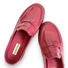 Available New Hunter Glossy Backless Waterproof Penny Loafer Mule Pink Rose Sz 5 Size 5 Us/ 36 Eu/ 3 Uk Brand New Without Box Perfect Condition Typically Ships Same/ Next Day New To Poshmark? Sign Up & Use My Code Gb4 To Get $10 Off Your First Poshmark Order. Kitch Style, Female Loafers, Hunter Rain Boots Short, Pink Loafers, Duck Shoes, Black Rain Boots, Billy Ray, Vacay Mode, Hunter Rain Boots