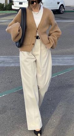 Street Minimalist Fashion, Fw 24/25 Trend, Chic Minimalista, Grey Sweater Outfit, Cute Thanksgiving Outfits, Thanksgiving Outfit Ideas, What To Wear Fall, Thanksgiving Outfits, Office Outfits Women