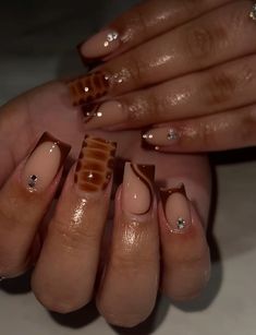 There's a new beauty trend taking over Instagram and it's absolutely stunning. Say hello to "quartz nails". Acrylic Nails Designs Brown, Medium Square Acrylic Nails Designs, Medium Square Acrylic Nails, Square Acrylic Nails Designs, Acrylic Nails Designs, Hard Nails, Colored Acrylic Nails