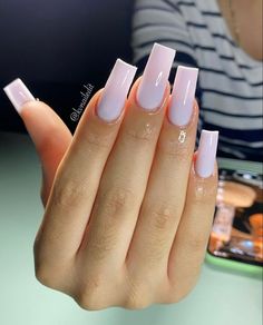 its the simplicity n shape for me 😍 ive always only ever gotten coffin shaped, i kinda wanna try this shape Tapered Square Nails Short, Square Nails Short, Acrylic Nails Nude, Tapered Square, Glow Nails