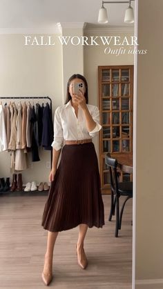 Luxury Business Attire Women, Formal Skirt Outfits For Women, Womens Business Dress, Work Skirts For Women, Smart Casual Women Skirt Outfits, Classic Woman Outfits, Work Outfits Skirt Professional, Long Skirt Business Outfit, Formal Wear Women Dress Classy