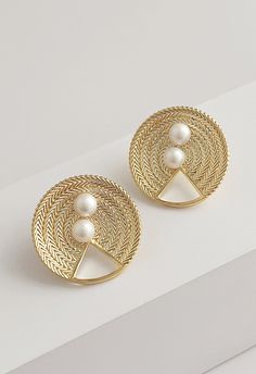 - Double pearls decor  - Braided texture  - Material: 100% Alloy  - Pearl: 100% Plastic Gold Circle Clip-on Earrings, Elegant Gold Circle Clip-on Earrings, Round Pearl Earrings For Evening, Elegant Gold-tone Circular Earrings, Chic Round Metal Pearl Earrings, Pearl Chain Round Metal Earrings, Pearls Decor, Texture Material, Wire Weaving