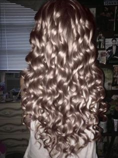 Long Brown Hair Curly, Shiny Wavy Hair, Golden Curly Hair, Wavy Hair Aesthetic, Long Brown Curly Hair, Shiny Curly Hair, Bouncy Curly Hair, Braid Curls, Big Volume Hair