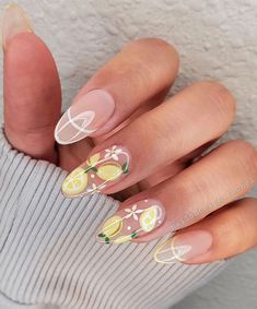 Mail Inspo, Swirl Nail Art, Daisy Nail Art, Sheer Nails, Fruit Nail Art, Fab Nails, Cute Spring Nails, Daisy Nails, Lines On Nails