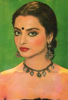 Rekha Actress, Old Posters, Bollywood Makeup, Bollywood Retro, Retro Bollywood, 90s Bollywood, Vintage India, Indian Woman, Vintage Bollywood