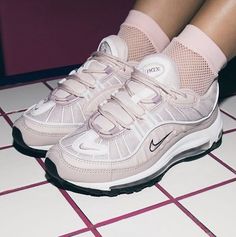 Pretty Sneakers, Mode Shoes, Basket Style, Pretty Shoes Sneakers, Shoe Wishlist, Air Max 98, Funky Shoes, Iconic Fashion