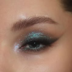 Natural Teal Makeup Looks, Teal Eye Makeup Looks, Unique Prom Makeup, Teal Prom Makeup, Green Sparkly Makeup, Turquoise Makeup Looks, Elvish Makeup, Labradorite Aesthetic, Enchanted Forest Makeup