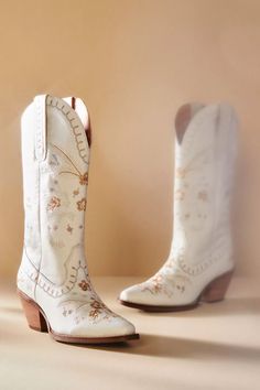 Summer Sandals: Must-Have Styles Cheap Cowgirl Boots, Western Boots Outfit, Short Cowboy Boots, Cowgirl Boots Outfit, Botas Western, Looks Country