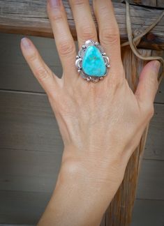 😃 Discover the allure of this Turquoise Statement Ring, a masterpiece of Navajo craftsmanship. This striking piece presents the beauty and history of Native American culture. The sterling silver setting magnifies the vibrant turquoise stone's radiance, making it an eye-catching signature piece. This Navajo Sterling Silver Ring is more than an accessory - it’s a testament to rich culture and fine artistry. Navajo Women, Turquoise Statement Ring, Native American Necklace, Turquoise Jewelry Native American, Native American Rings, Turquoise Heart, Turquoise Ring Silver, Made Jewelry