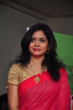 Singer Sunitha Hot Photos In Red Saree - Tollywood Stars Singer Sunitha, Beautiful Sarees, Plain Saree, Saree Photoshoot, Red Saree, Blouse Design Models, Indian Movies, Role Model