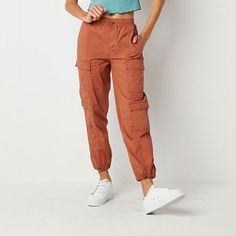 "9 Women's Cargo Pants with a Modern Cut for a Sleek Look" Egypt Trip, Posing Couples, High Waisted Cargo Pants, Fitted Tank Top, Utility Pockets, Ageless Style