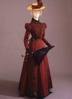 The most beautiful dresses from 'La Belle Époque' | Playbuzz Pitti Palace, Istoria Modei, 1900 Fashion, Walking Dress, 1890s Fashion, 1900s Fashion, Period Clothing, Edwardian Dress