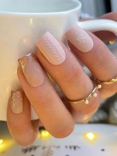 45 Christmas Wedding Nails Perfect For Christmas Weddings Christmas Nails Decorations, Christmas Nails With Sweater Design, Winter Sweater Nail Designs, Short Natural Christmas Nails, January Nails Ideas Gel, Sweater Nail Ideas, Casual Winter Nails, Nail Ideas Neutral, January Nails 2023