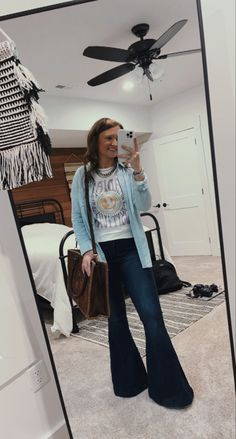 Bottoms Outfit, Bell Bottoms Outfit, Western Graphic Tees, Bell Bottoms, Bell Bottom Jeans, Graphic Tee, Graphic Tees, Outfit Inspo, Pants