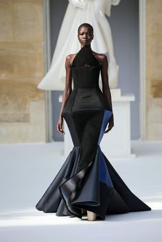 INGENIUM EXISTERE FW 15/16 COUTURE COLLECTION LOOK 23 British Vogue, Vogue Fashion, Couture Collection, Costume Design, Playing Dress Up, Autumn Summer, Mermaid Formal Dress, Latest News