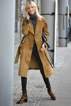 anja2 Dreamy Style, Fashion Gone Rouge, Look Jean, Walking Down The Street, Anja Rubik, French Dress, Model Street Style, Coat Style