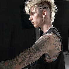 Mgk Mohawk, Short Hair Mohawk, Male Haircuts Curly, Short Spiky Hairstyles, Shaved Hair Cuts, Spiky Hair, Beard Hairstyle, Edgy Short Hair, Punk Hair