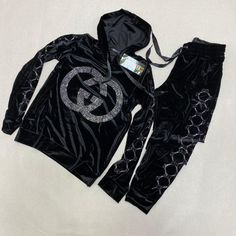 Versace Tracksuit, Mens Tracksuit Set, Two Piece Outfits Shorts, Supreme Hoodie, Gentlemen Wear, Black Men Fashion Swag, Black Men Street Fashion, Dope Outfits For Guys