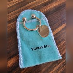 Authentic Tiffany & Co. Key Ring In Sterling Silver. Size Small. Engravable. Good, Unused Condition. Please See Pics. Pouch Included. Tiffany Eyeglasses, Tiffany Key, Heart Bangle Bracelet, Tiffany Bracelets, Heart Keyring, Round Tags, Heart And Key, Heart Keychain, Toggle Bracelet