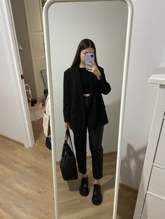 Total Black Outfit, Loading Please Wait, Job Clothes, Lawyer Outfit, Loafers Outfit, Fresh Outfits, Elegante Casual, Total Black, Classy Work Outfits