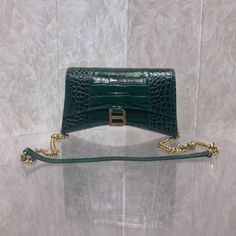 Hourglass chain bag  Shiny calfskin curved bottom  Chain shoulder strap with leather shoulder pads (55 cm) Black matt hardware (brass) Rivets Magnetic closure B logo metal hardware 1 back pocket ️ 1 interior Patch pocket fine grain sheepskin lining 

 size 23x14x5.8 Luxury Green Bag With Chain Detail, Luxury Green Bag With Chain, Luxury Green Chain Bag, Classic Chain Shoulder Bag For Office, Classic Office Shoulder Bag With Chain, Luxury Shoulder Bag With Gold Chain, Designer Green Shoulder Bag With Chain Strap, Classic Formal Shoulder Bag With Gold Chain, Green Clutch With Chain Strap For Formal Occasions