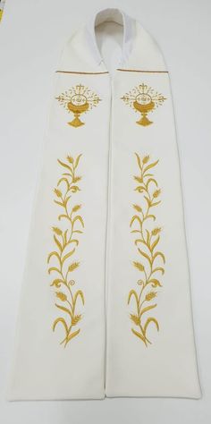 Ecru embroidered priest's stole - ears, chalice Beautifully embroidered priestly stole, ideal for a gift. On the stole, embroidered Eucharistic motifs. High-quality fabric and embroidery. Universal size. Sewn-in collar. White Elegant Chasuble For Weddings, Stole Embroidery Design, Gold Embroidered Chasuble For Traditional Ceremonies, Traditional White Embroidered Chasuble, White Embroidered Chasuble For Church, Gold Embroidered Chasuble For Weddings, Traditional Embroidered Chasuble For Ceremonial Use, Traditional Embroidered Ceremonial Chasuble, Traditional Chasuble With Gold Embroidery For Church