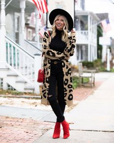 Leopard Print Duster Outfit, Fall Duster Outfit, Leopard Duster Outfit, Leopard Print Dress Outfit Winter, Outfit For Comedy Show, Red And Leopard Outfit, Leopard Sweater Outfit, Leopard Cardigan Outfit, Gucci Booties