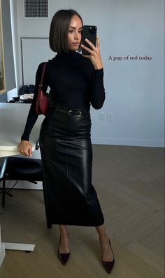 Fall Dinner Outfit, Black Leather Pencil Skirt, Leather Skirt Outfit, Dinner Outfit, City Outfits, Fall Dinner, Dinner Outfits, Fashion Mistakes