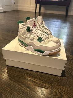 Jordan 4 sb pine green used with box size 7 Green Air Jordan 4 With Branded Insole For Sports, Nike Sb Mid, New Nike, Nike Sb, Athletic Shoes, Men's Shoes, Mens Accessories, Shoe Accessories, Nike