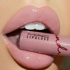 Lips With Lipstick, Neutral Lipstick, Hot Lipstick, Best Lip Gloss, Lipstick Kit, Lip Gloss Colors, Makijaż Smokey Eye, Best Lipsticks, Lips Shades