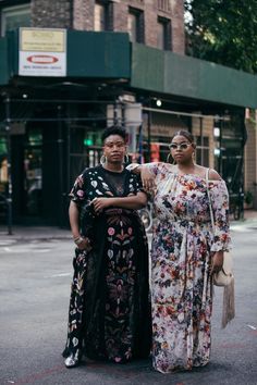 @kellyaugustineb and @elannzelie | Historically, mainstream NYFW street style galleries almost exclusively feature thin women. This season, InStyle wanted to change that and dedicate our entire street style gallery to plus-size women instead. Plus Size Outfits Casual, Plus Zise, Plus Size Winter Outfits, Plus Size Tips, Plus Size Boho, Look Plus Size, Nyfw Street Style, Stylish Plus