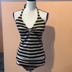 Tankin By Apt 9 - Top Nwot And Bottoms Nwt. Both Pieces Size 12. Shimmery Gold. 2000s Tankini, Y2k Bathing Suit, Bohemian Bathing Suit, Tankini Aesthetic, Swimming Outfits, Black And White Swimsuit, Floral One Piece Swimsuit, Black One Piece Swimsuit, Cute Bathing Suits