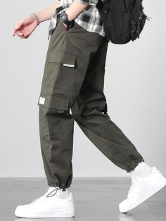 Asian Cargo Pants Outfit Men, Casual Look For Men, College Outfits Men, Sweater Outfits Men, Sneakers Outfit Men, Mens Cargo Trousers, Cargo Outfit, Jogger Pants Outfit