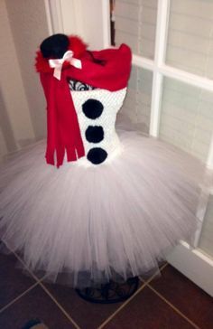 a dress made to look like a snowman