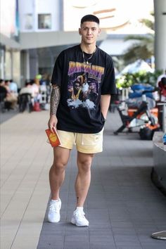 Urban Street Style Male, Men’s Jersey Outfit, Casual Outfits Mens Street Styles, Summer Outfits Men Shorts Street Styles, Outfits Shorts Hombre, Outfits Con Short Hombre, Mens Summer Fashion 2023, Men’s Summer Fashion 2023, Summer Fits Men Streetwear