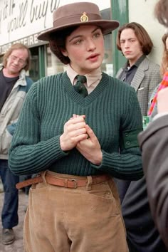 Rachel Weisz Style, 40s Mode, Land Girls, Outfits 90s, Rachel Weisz, 40s Fashion, Retro Mode, 90s Retro, 1940s Fashion