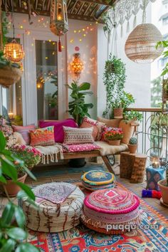 Boho Eclectic Interior, Balcony Vibes, Boho Balcony, Mission Style Homes, Summer Porch Decor, Colourful Living Room Decor, Outdoor Living Rooms, Cozy Outdoor, Small Deck