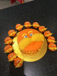 there is a cake that has been decorated to look like the face of sesame on it