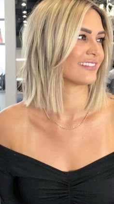 Medium Length Hairstyles For Thick Hair With Bangs, Messy Bobs, Haircuts 2022, Marvel Dr, Blonde Hair Looks, Haircuts For Fine Hair, Short Blonde Hair, Medium Hair Cuts